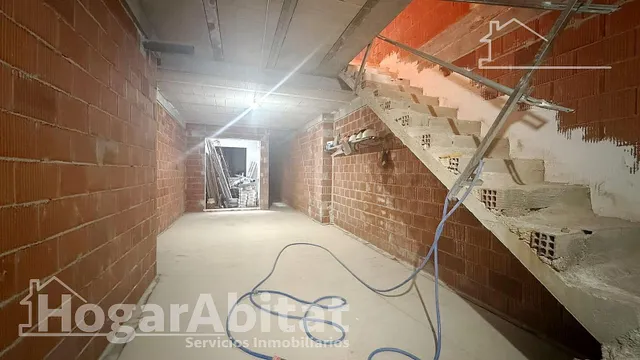 ¡Reformada a estrenar! Casa amplia y luminosa con balcón y g