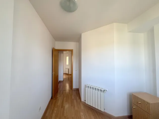 Amplio piso con 3 dormitorios, terraza y excelentes vistas en Las Navas del Marqués — 39