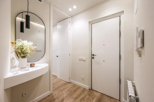 Exclusiva vivienda de lujo en planta alta con orientación sur junto al retiro — 2