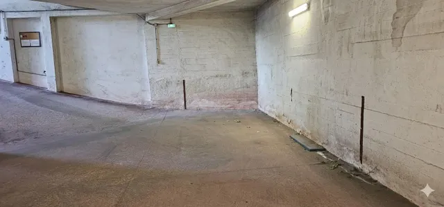 Amplia plaza con capacidad para FURGONETA e incluso PEQUEÑO  - foto 5