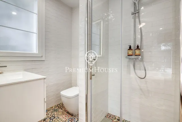 Casa con piscina y jardín en Sant Jordi d'Alfama — 43