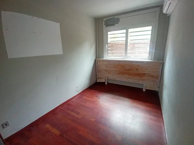 Planta baja de 2 habitaciones con piscina comunitaria para reformar — 15