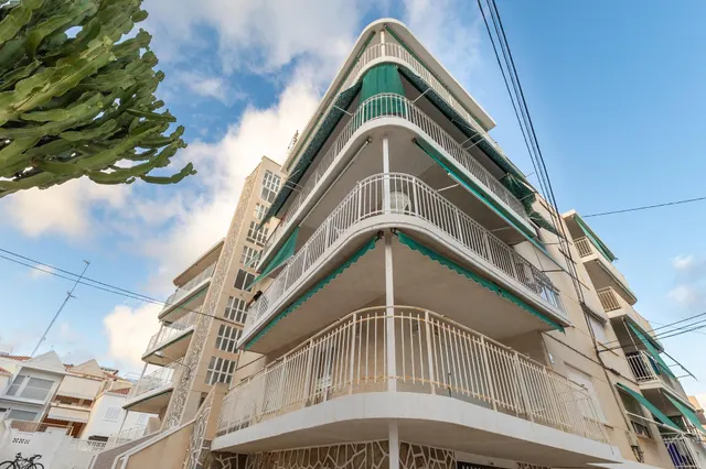 Apartamento todo exterior 3 dorm. con gran terraza en esquina a 100 mts de la Playa. Vista parcial al Mar. — 27