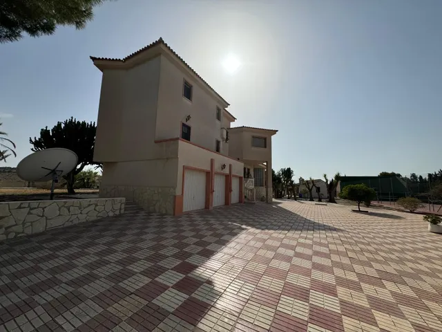 CHALET INDEPENDIENTE EN VENTA EN LAS PAULINAS-HOGAR PROVINCIAL ALICANTE — 30