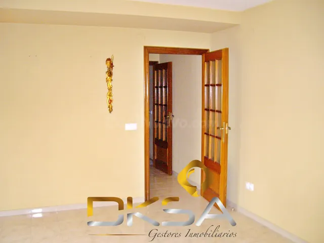 A la venta amplio piso en la calle Herrero de Castellón - foto 4