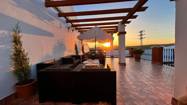 VENTA CASA CON TERRENO, PISICINA Y RESTAURANTE. — 29