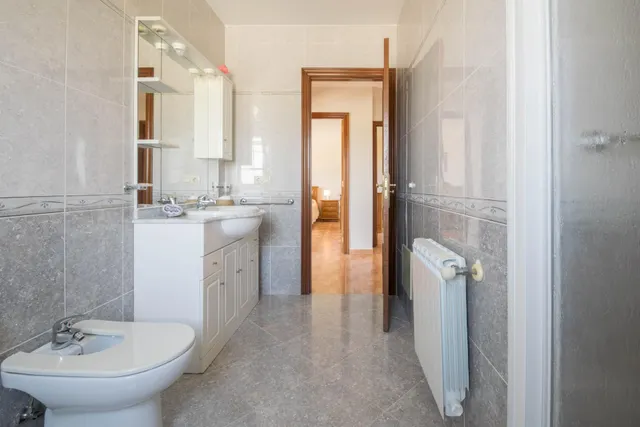 Amplia Casa + otra vivienda + anexo en Venta en Ardemil, Ordes — 48