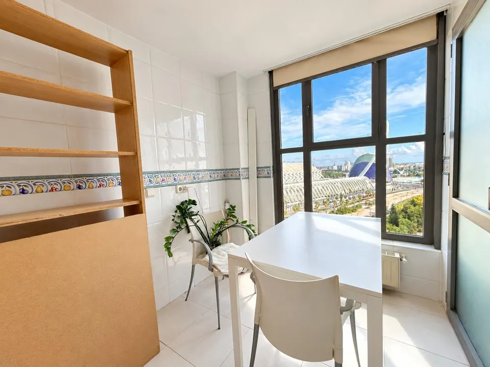 Piso de 3 habitaciones con piscina y garaje junto a Ciudad de las Artes