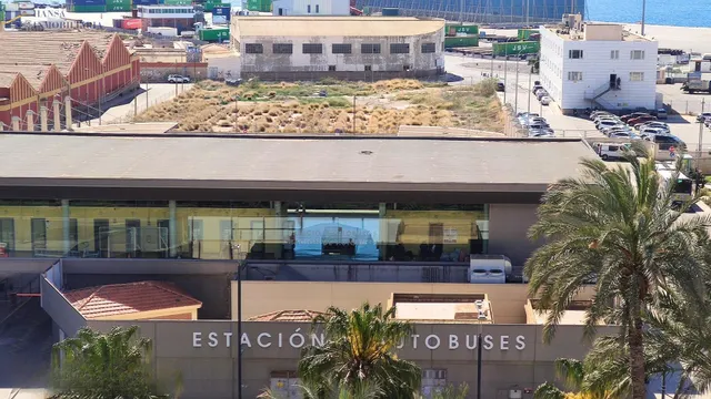 AMPLIO PISO EN VENTA CON VISTAS AL MAR Y UBICACIÓN PRIVILEGIADA EN ALICANTE — 6