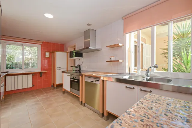 Exclusivo unifamiliar con jardín y piscina en Sant Marçal — 15