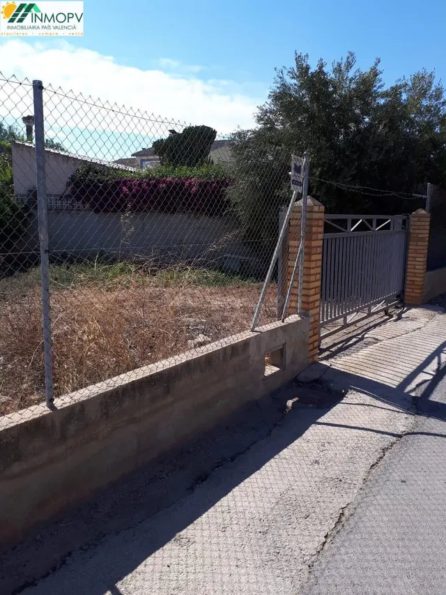 SE VENDE PARCELA URBANA ESQUINERA DE 543m2. EN 4 CAMINS, ZONA BOVERALS. — 2