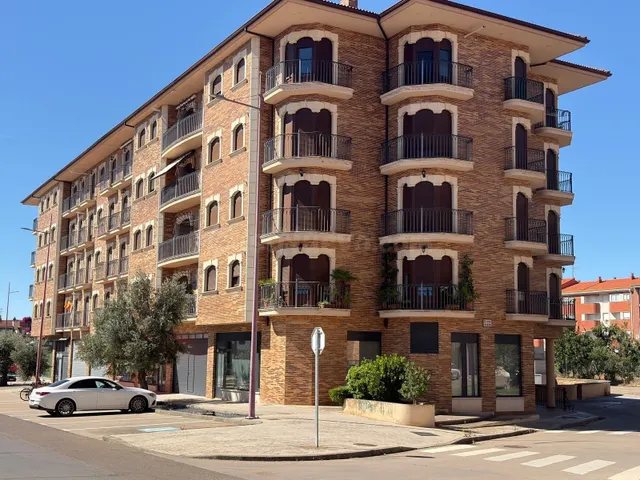 SE VENDE APARTAMENTO SEMINUEVO, 86 M2, COCINA AMUEBLADA, 2 H
