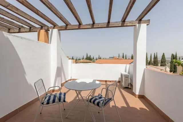 Chalet pareado con piscina, jardín y bonitas vistas a Granada en La Zubia — 31