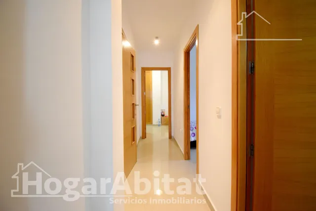 Muy amplio y esquinero con garaje y ascensor, todo amueblado y cerca del centro — 43