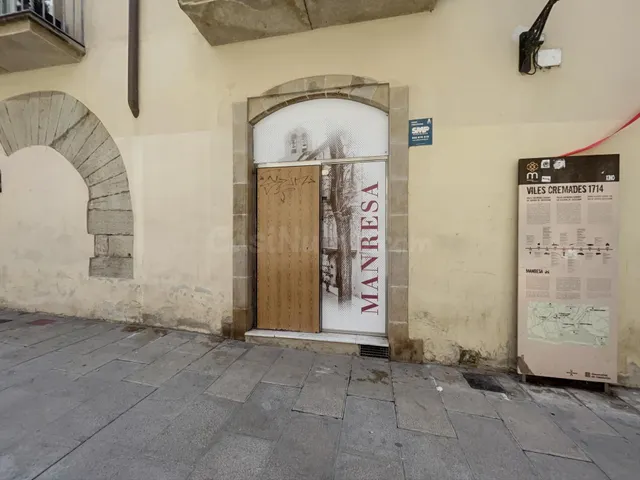 Céntrico local comercial en venta en el Casco antiguo de Man - foto 4