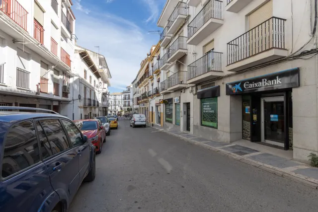 Hermoso local en el centro de Montefrio — 28