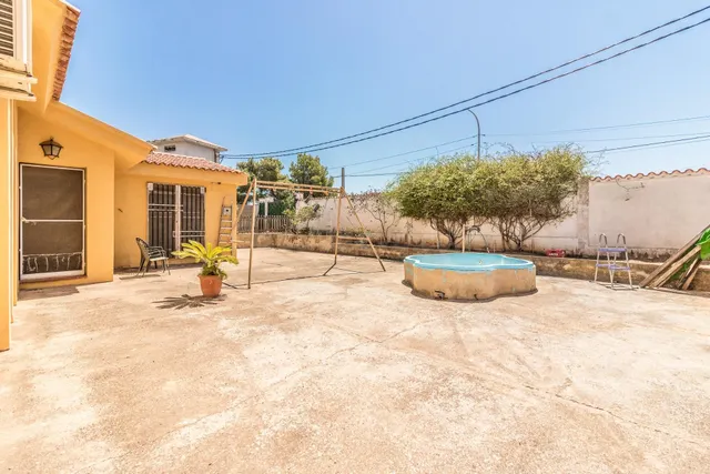 CHALET URBANO CON PISCINA, PISTA DE TENIS Y DE FRONTÓN - foto 4