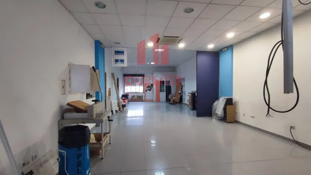 AMPLIO LOCAL ACONDICIONADO EN EL CENTRO DE A VALENZÁ — 3