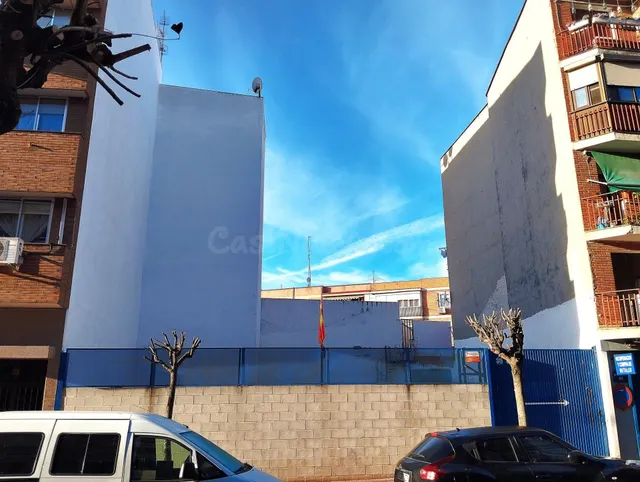 Solar urbano residencial de 240 m2 | 980 m2 edificables | Ce