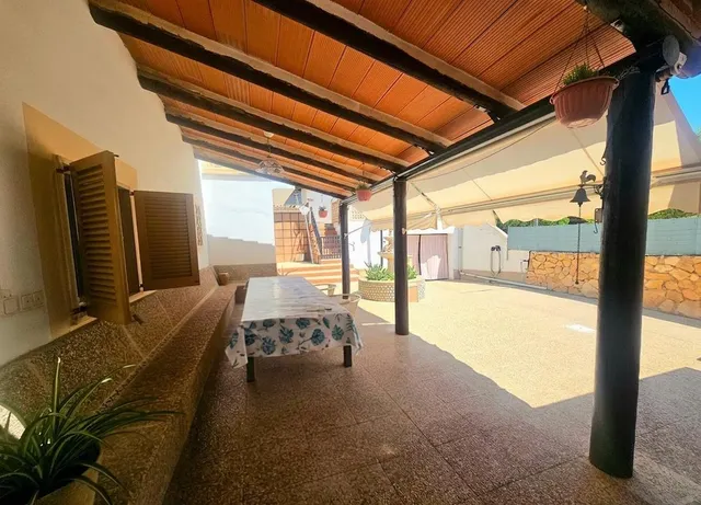 Exceptional Detached Corner Villa with Swimming Pool and Prime Location — 27