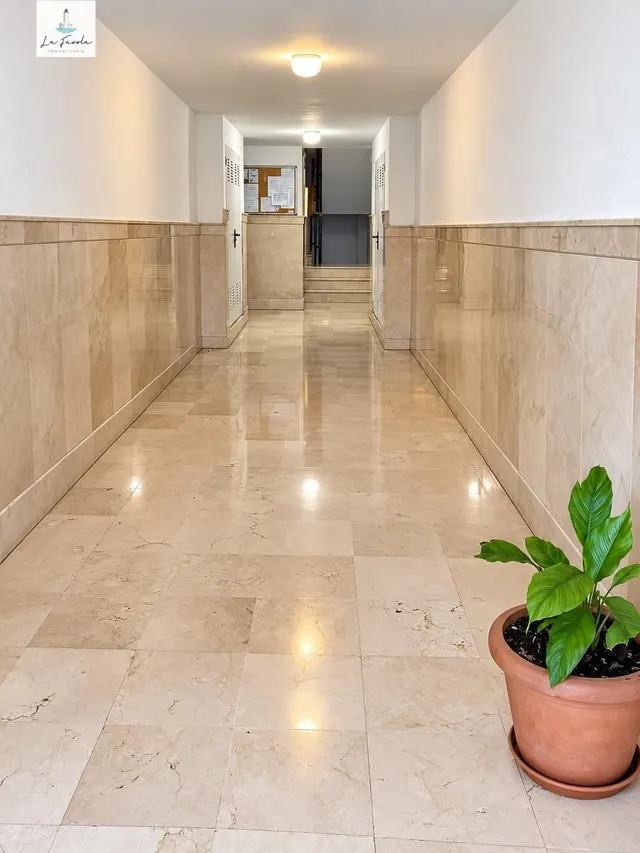 ¡Vive en el centro de Alhaurín el Grande! Amplio piso reformado de 3 dormitorios, con garaje y trastero — 12
