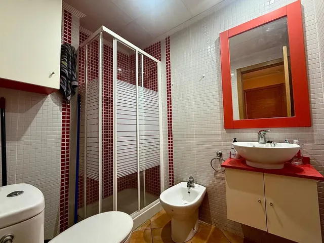Apartamento de 2 dormitorios con plaza de aparcamiento y trastero. — 11