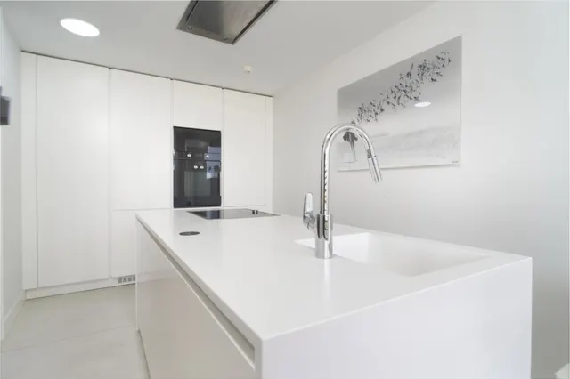 Apartamento de 2 dormitorios con vistas al mar en Estepona — 14