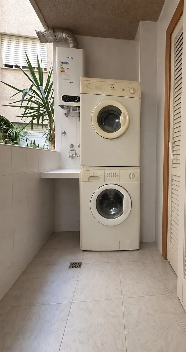 Piso de 4 dormitorios, patio y garaje a la venta en Cervantes — 12