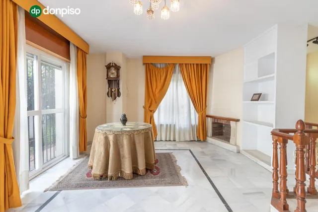 Exclusiva vivienda con piscina en la zona del Serrallo con piscina comunitaria — 8