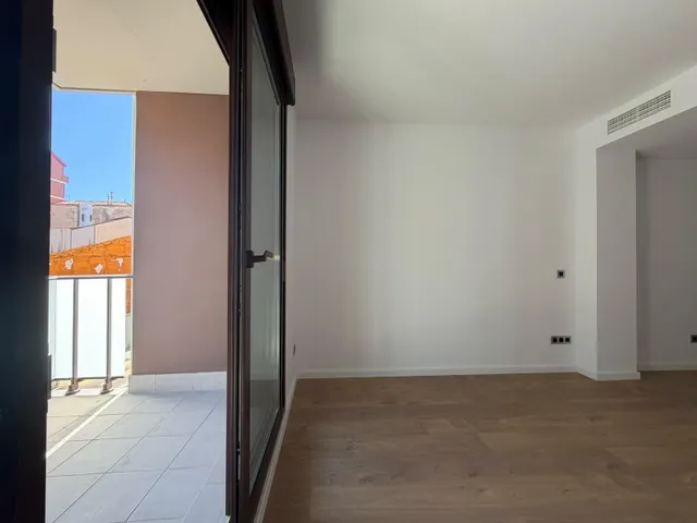 Tu nuevo hogar a estrenar en el Centre de Sabadell: 2 habitaciones, 2 baños, balcón, parking y trastero incluidos — 10