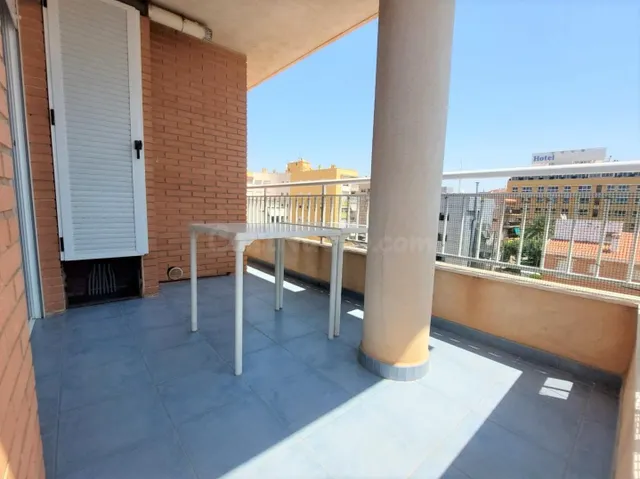 Apartamento de 2 dormitorios con vistas al mar en el Puerto 