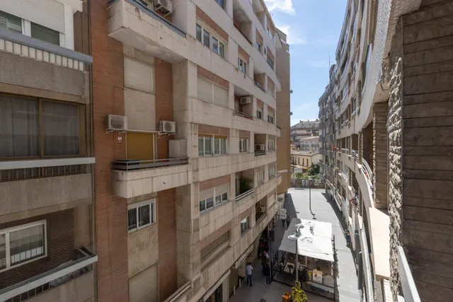 Amplia vivienda en pleno centro de Granada — 30