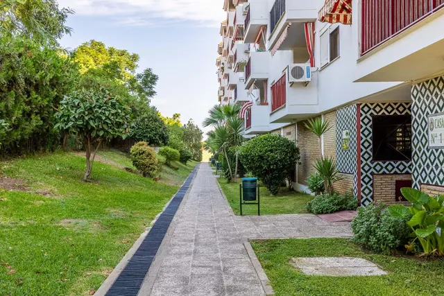 Piso reformado con espectaculares vistas de Sevilla, piscina y garaje doble en Mairena del Aljarafe — 10