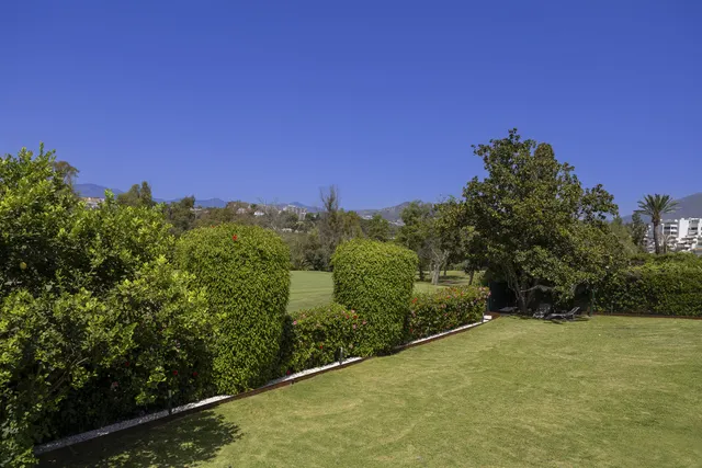 Chalet 4 habitaciones 247m² en venta - Marbella — 28