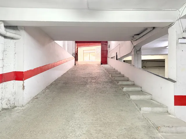 Se vende plaza de garaje para coche grande o suv en la magdalena - Zaragoza — 9