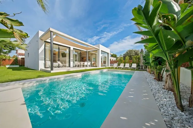 Exclusiva villa de diseño moderno con piscina privada, jardín, garaje y domótica avanzada — 6