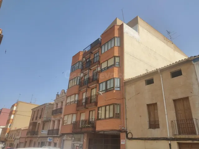 VIVIENDA DE 4 DORMITORIO Y AMPLIO PATIO EN CALLE ANICETO COL