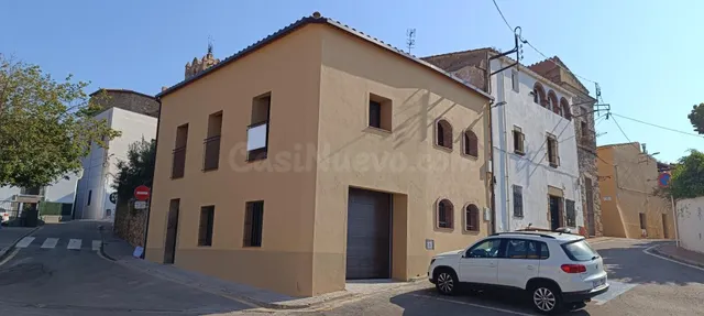 Espectacular Casa de Esquina Totalmente Renovada con Terraza