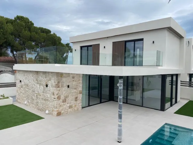VILLA DE NUEVA PROMOCIÓN EN LOMAS DE CABOROIG - foto 2