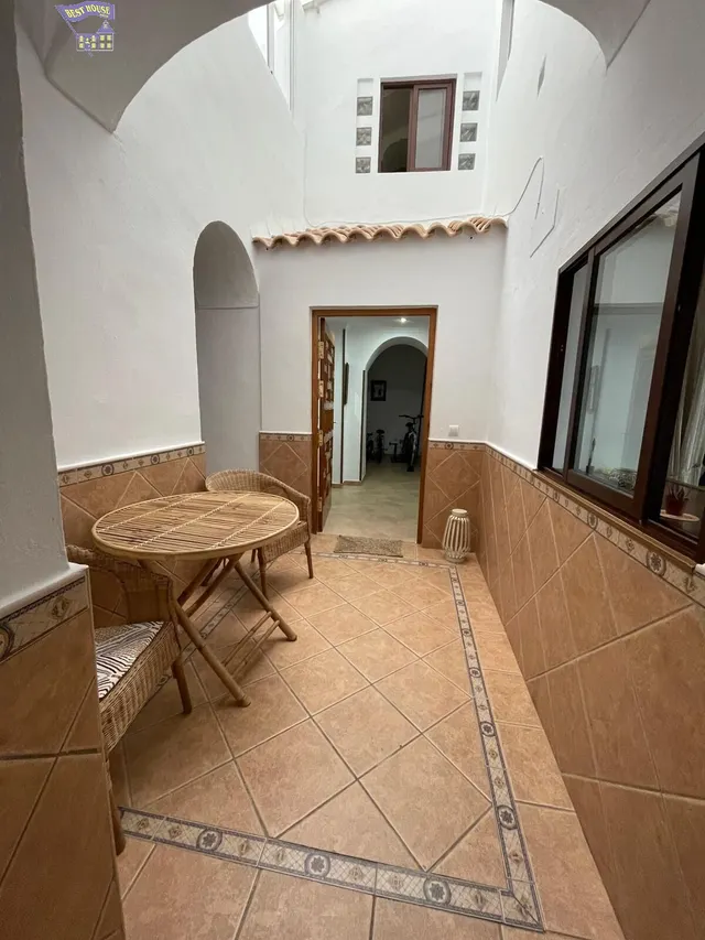 SE VENDE CASA EN ZONA DEL BARRIO BAJO