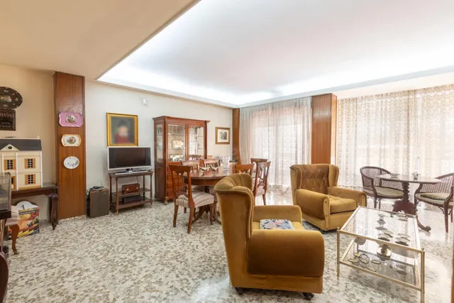 Amplia vivienda en pleno centro de Granada — 2