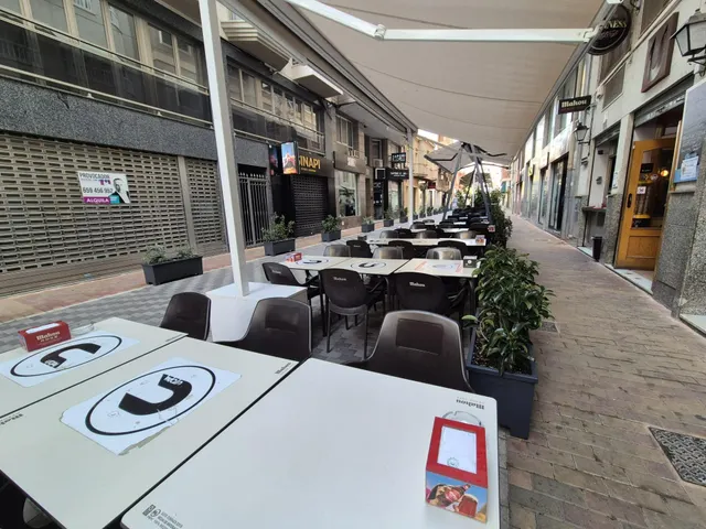 LOCAL COMERCIAL CON SALIDA DE HUMOS Y ALTA RENTABILIDAD — 2