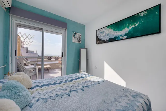 Ático en Primera Línea de Mar con Espectaculares Vistas — 17