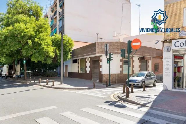 Local + vivienda en Avda. Cadiz — 4