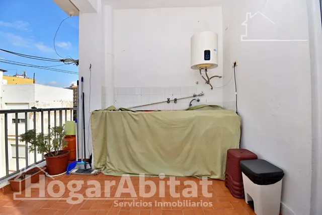 Amplitud y luz mediterránea en este piso totalmente reformado con terraza en Oliva — 14