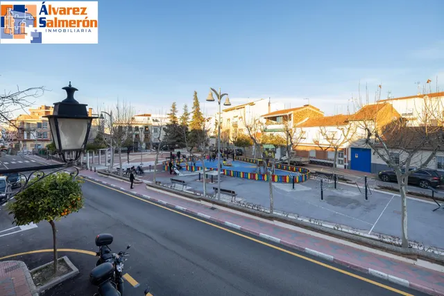 Casa con estupenda ubicación en Armilla. avenida de los ogíjares — 12