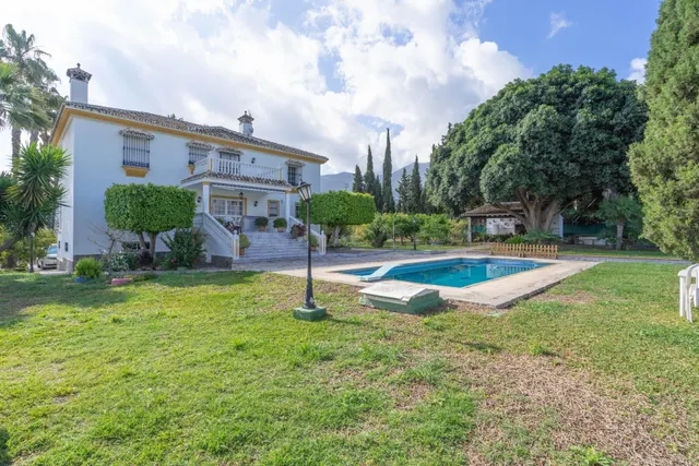 VILLA CON DOS VIVIENDAS, PISCINA, BARBACOA, GARAJE Y ZONA DE - foto 2