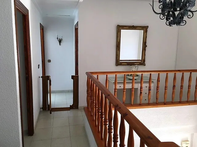Casa espaciosa con chimenea — 11