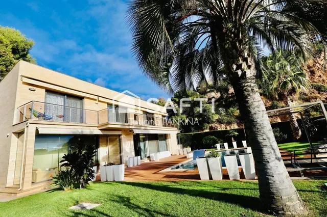 Elegante casa de lujo con vistas al mar en urbanización priv - foto 3
