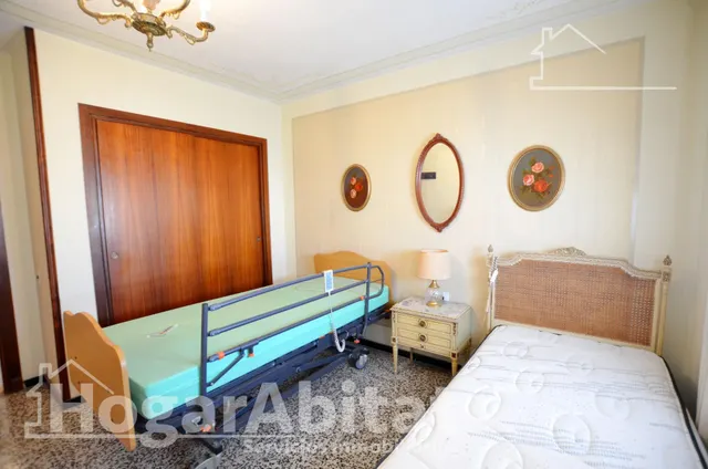 ¡Alicante centro! alto, luminoso y esquinero con terraza — 24
